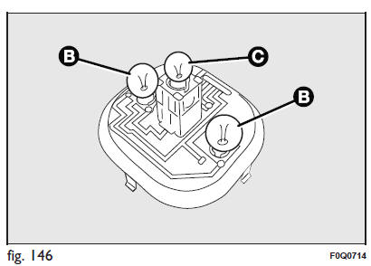 Fiat Bravo. Sustitución de la lámpara exterior