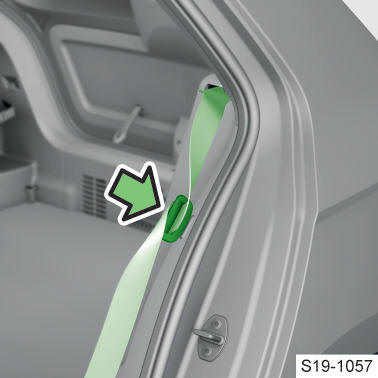 Skoda Scala. Posición de estacionamiento de los cinturones de seguridad traseros