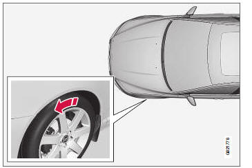 Volvo V40. La flecha muestra el sentido de rotación del neumático.